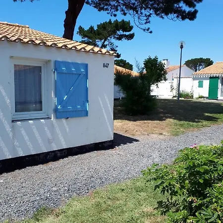 Ferme Marine Renovee, & Commerces A Pied